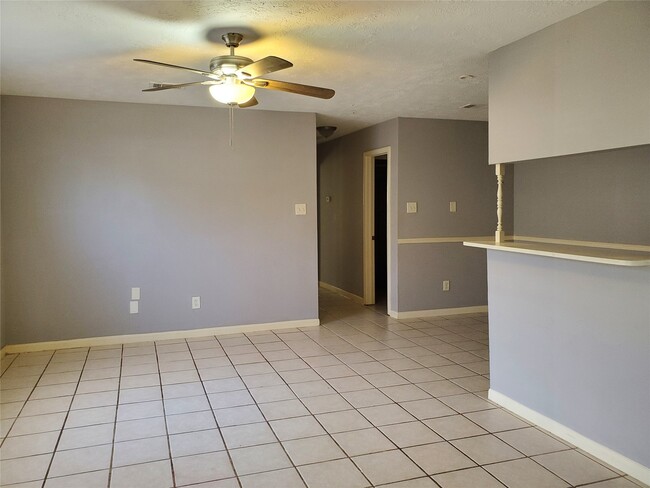 Building Photo - 315 Willowick St