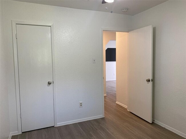 Building Photo - 9511 Aberdeen Way