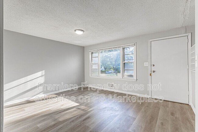 Building Photo - 2503 S Vermont Ave