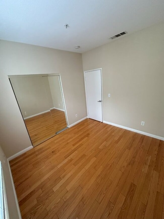 Building Photo - Nor Cal Realty Inc, 3 bedroom 3 bath townh...