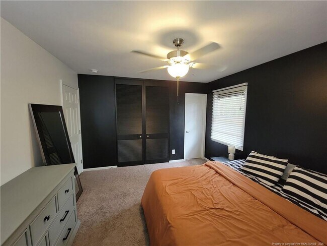 Building Photo - 215 Haverhill Dr