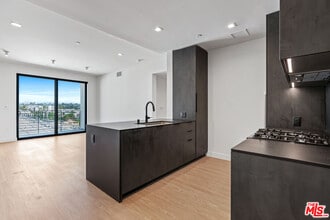 Building Photo - 3688 Overland Ave