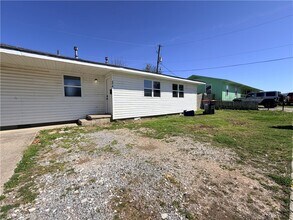 Building Photo - 501 David St