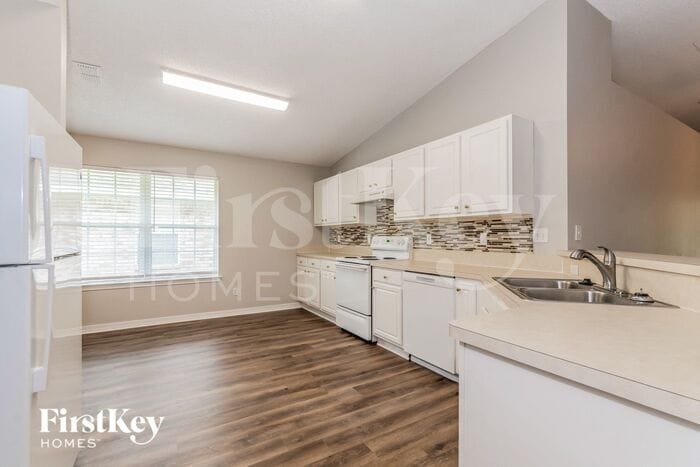 Building Photo - 7354 Ironside Dr W