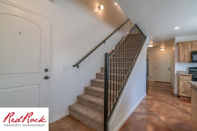 Building Photo - DOG-FRIENDLY 4 Bedroom Townhome with INTER...
