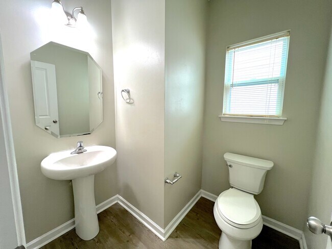 Building Photo - 291 Ranlo Ave