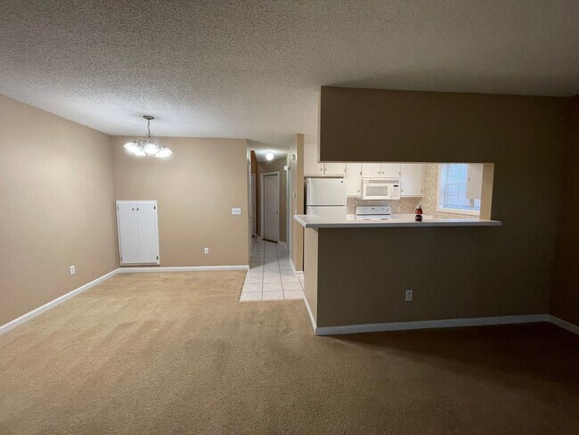 Building Photo - Foxchase Subdivision:  MOVE IN READY!!!!  ...