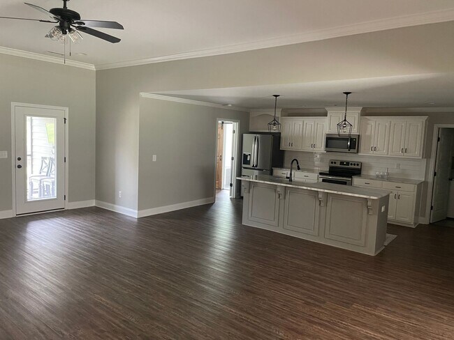 Building Photo - Convenient 4BR/2BA Home Near Southern Union, I-85 & Downtown Opelika