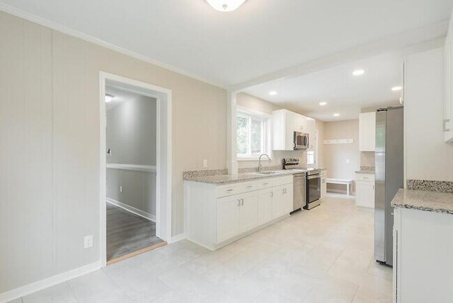 Building Photo - Spacious 4 Bedroom Home in West End Manor – Available April 10 – $2,600/mo