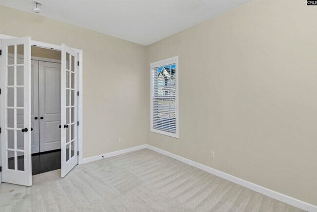 Building Photo - 5 Mapleline Ct