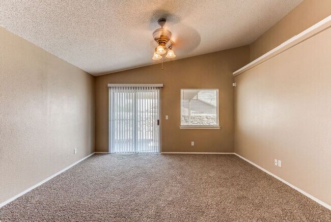 Building Photo - Refreshing 3 Bedroom Property with REFRIGERATED AIR 20 minute drive to Fort Bliss