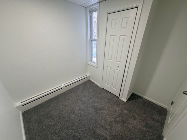 Building Photo - 446 4th St