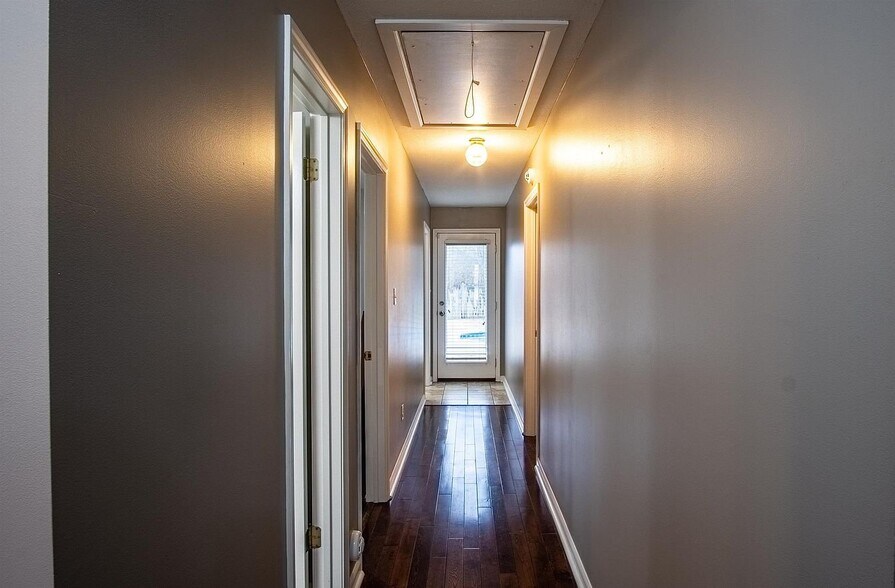 Building Photo - 304 Twin Oak Dr