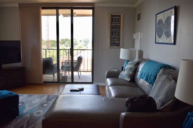 Building Photo - Fully Furnished 1 Bedroom Condo 1 Mile fro...