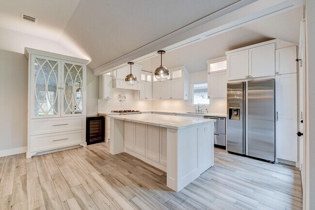 Building Photo - 35 Silkbay Pl