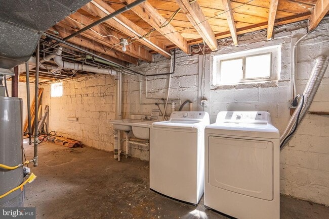 Building Photo - 5831 33rd Ave