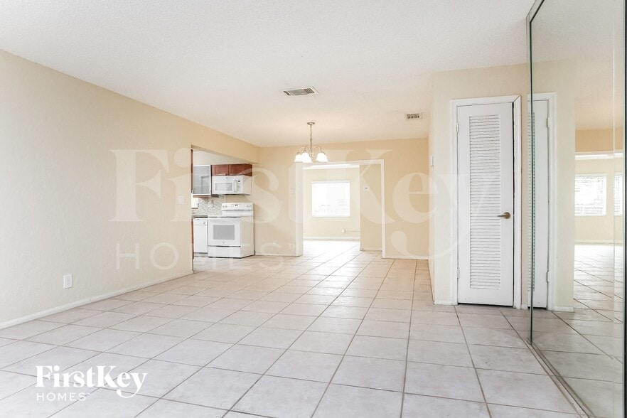 Building Photo - 9203 Southampton Pl