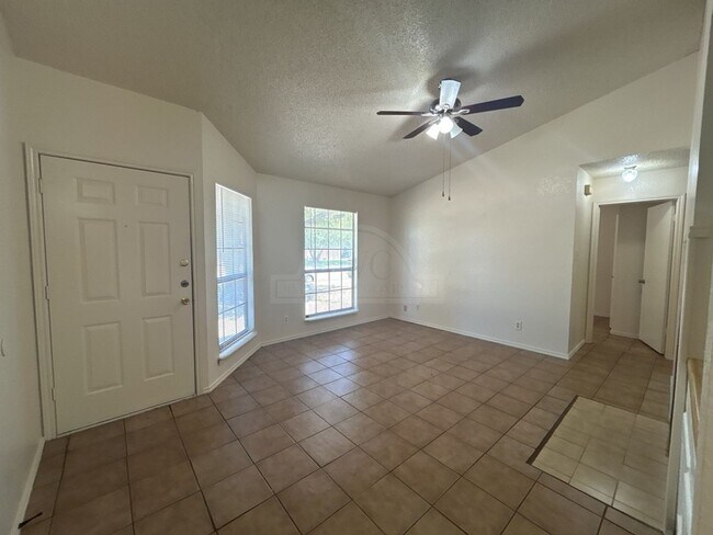 Building Photo - 3806 London Ln
