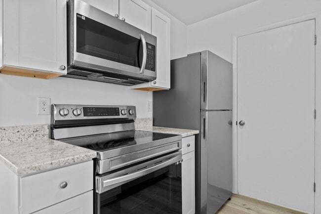 Building Photo - 608 Hilltop Dr