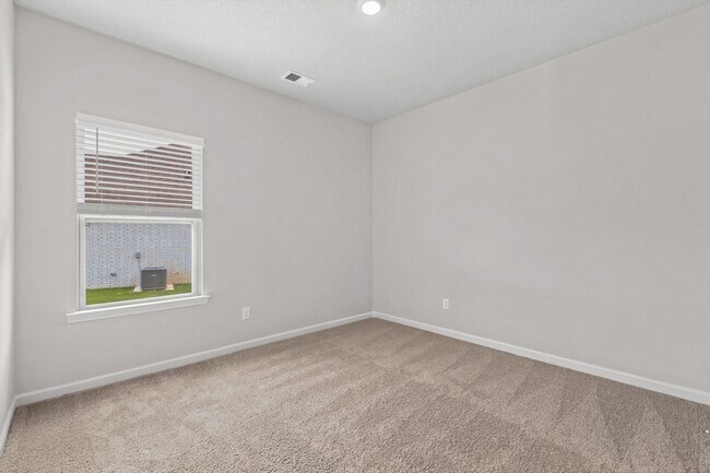Building Photo - 320 Windemere Lp