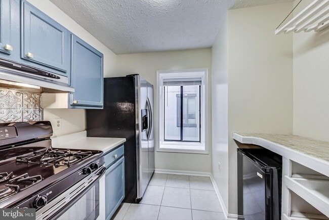 Building Photo - 896 Windbrooke Dr