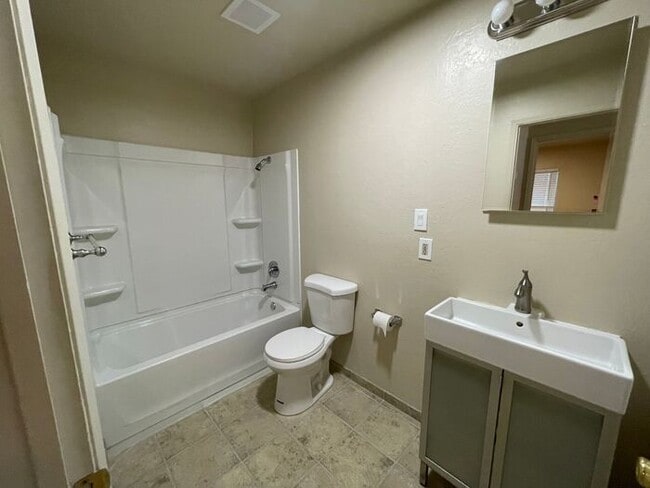 Building Photo - 430 E 8th St