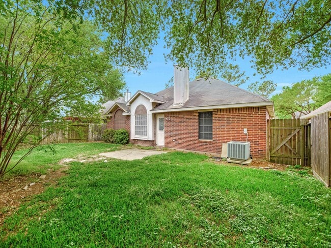 Building Photo - 15118 Red Cedar Cove Ln