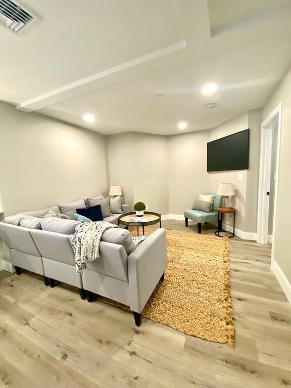 Building Photo - 66 Falcon St