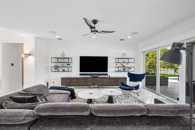 Building Photo - 19863 Meadowside Ln