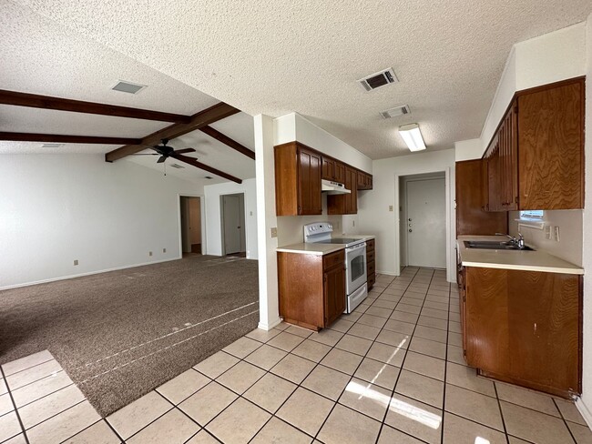 Building Photo - Single Family Home