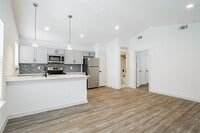 Building Photo - 523 N Ewing Ave