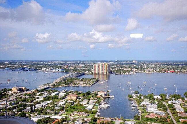 Building Photo - 3000 N Ocean Dr