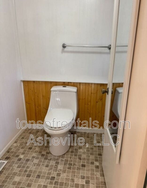 Building Photo - 418 Old Buckeye Cove Rd