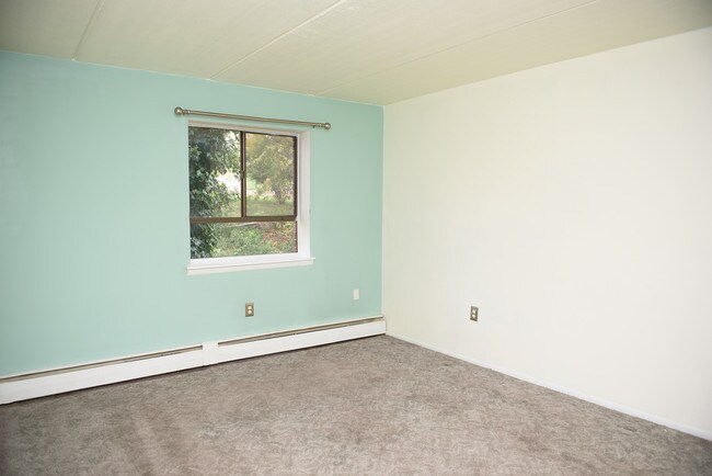 Building Photo - 280 Bridgewater Rd