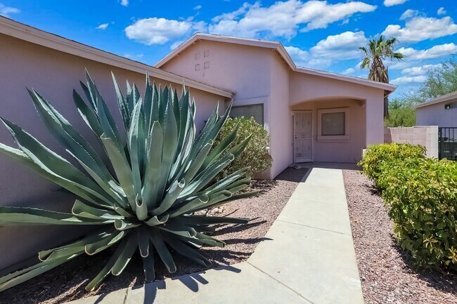 Building Photo - 8256 S Vía Del Forjador