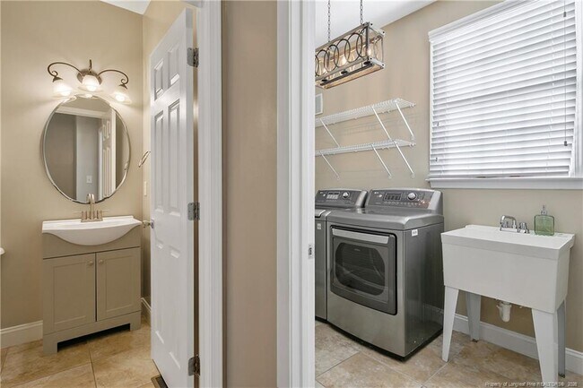 Building Photo - 147 Lamplighter Way