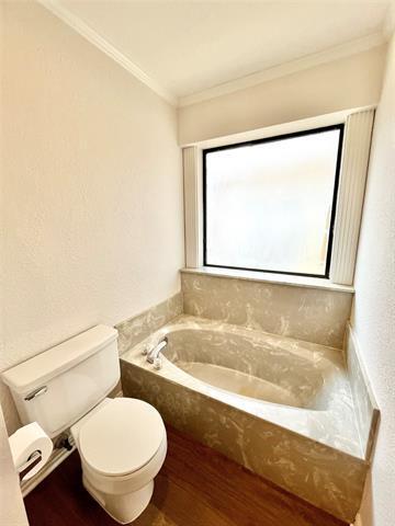 Building Photo - 6105 Paradise Dr