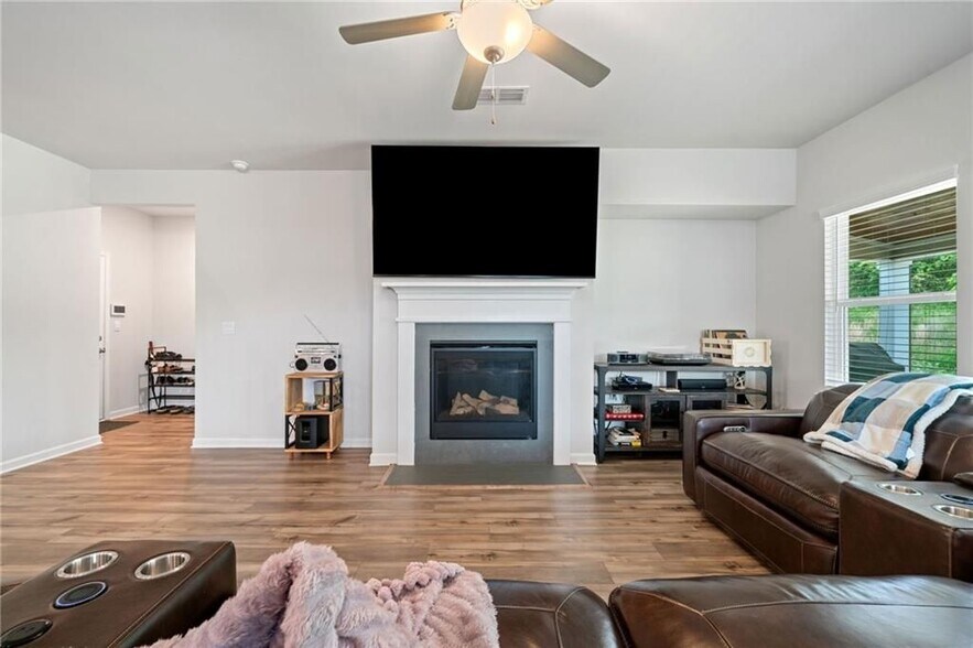 Building Photo - 5911 Green Ash Ct