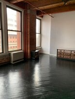 Building Photo - 743 Beaubien St