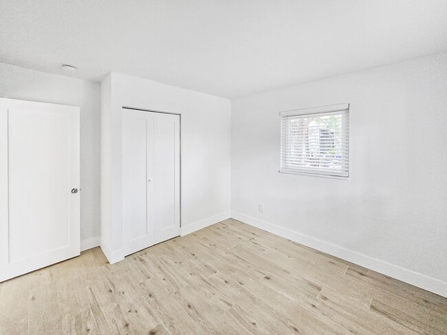 Building Photo - Updated Two Bedroom, One Bath Duplex located Near Downtown Palmetto