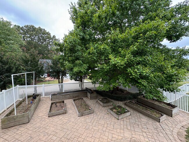 Building Photo - 17115 Grenache Ct