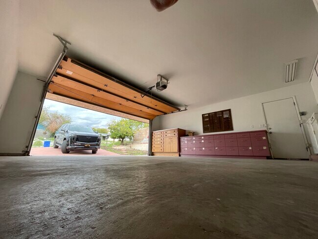 Garage - 12800 Avenida Alta Loma