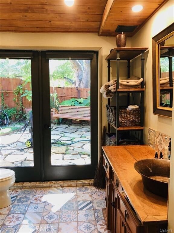 Building Photo - 456 S Skyline Dr