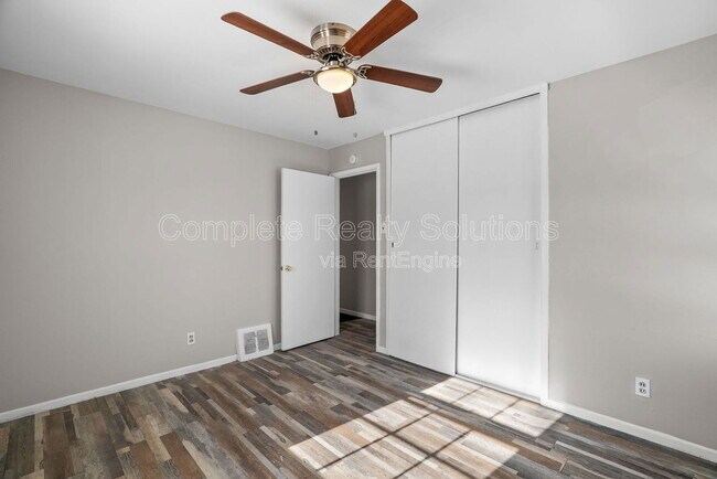 Building Photo - 409 Caithness Rd