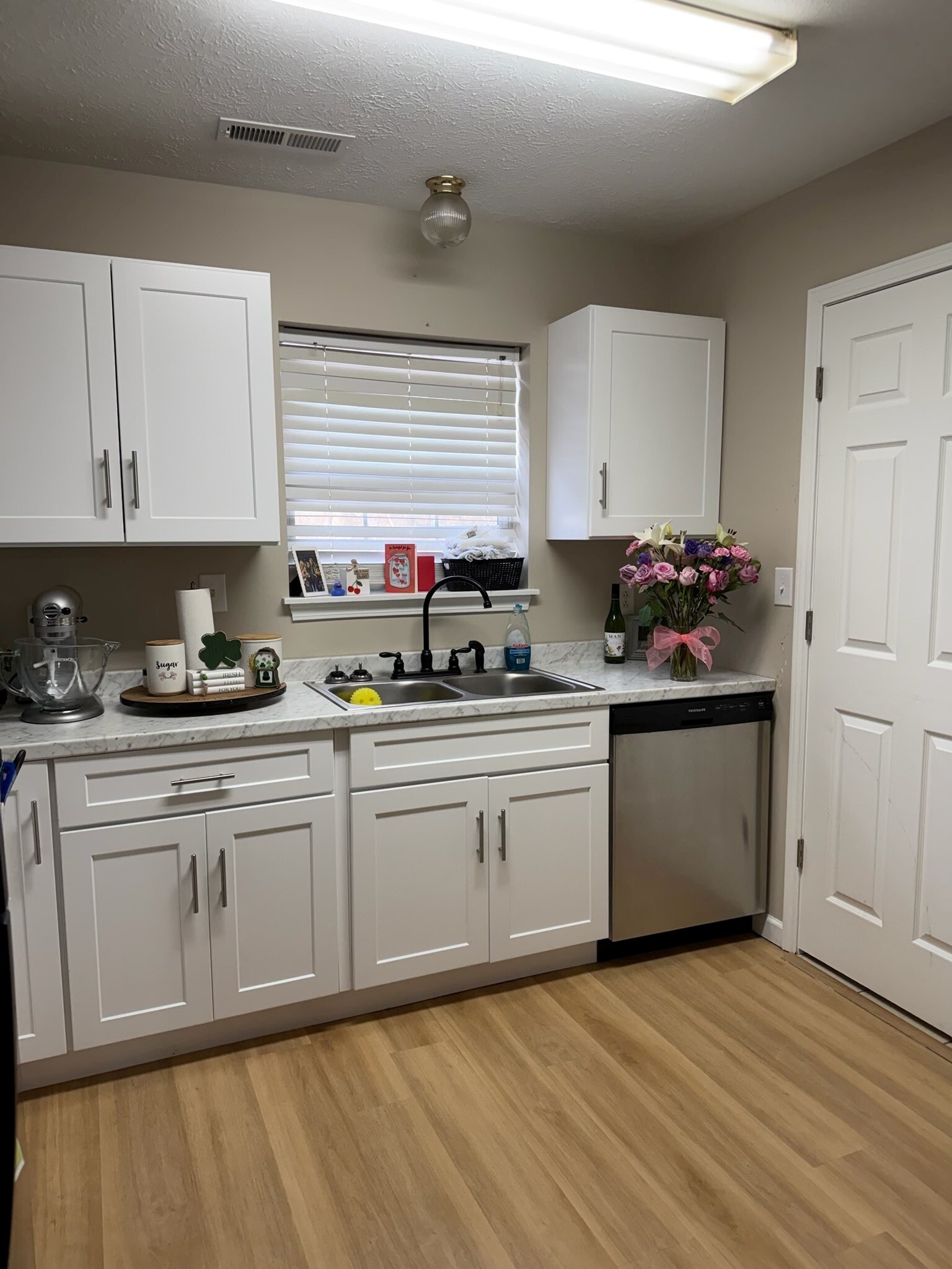 Building Photo - 122 Fuller Rd