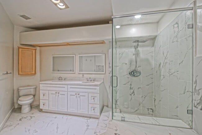 Building Photo - **Move in Special $1000 Off Third Months Rent** Remodeled Corner 3+2 Unit with Luxury Finishes Ne...