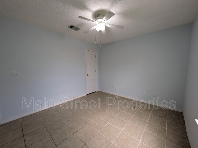 Building Photo - 3359 Greenbriar Circle