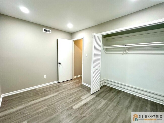 Building Photo - 1310 Bradley Ct