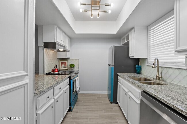 Building Photo - 6700 Escondido Dr