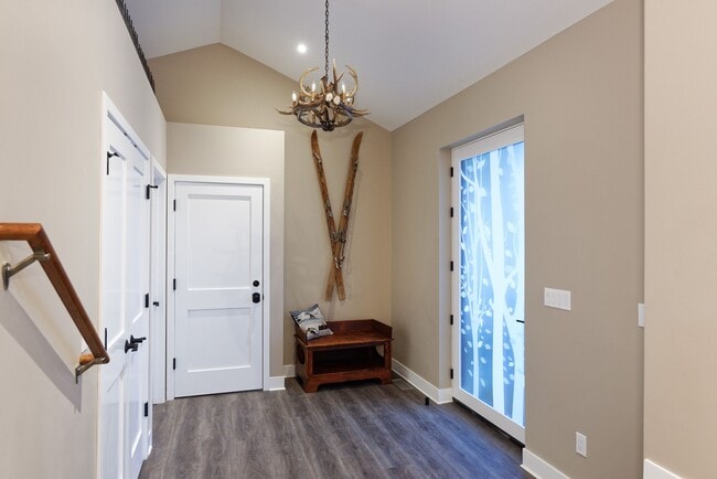 Building Photo - 888 Horse Ranch Dr